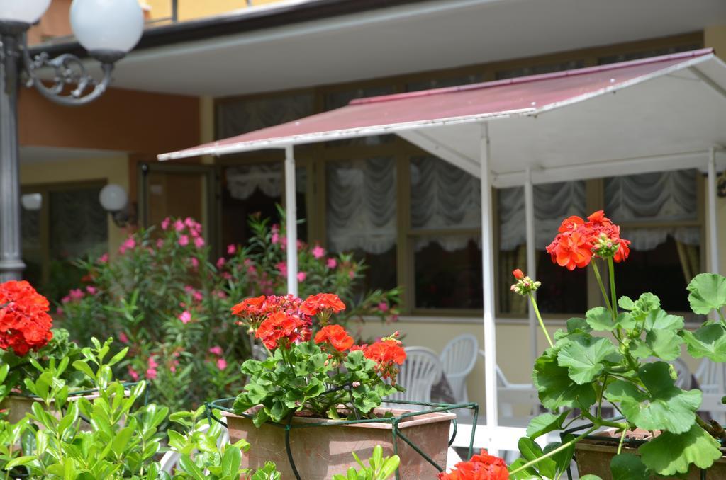 Hotel Monique Cervia Exterior photo