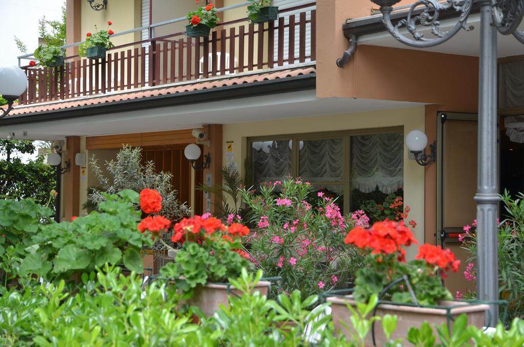 Hotel Monique Cervia Exterior photo